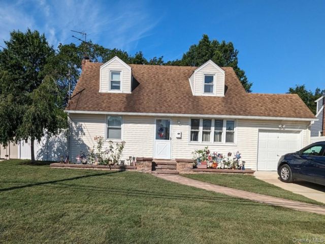  4 BR,  3.00 BTH &nbsp;Cape cod style home in East Meadow