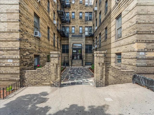  1 BR,  1.00 BTH &nbsp;Other style home in Sunnyside