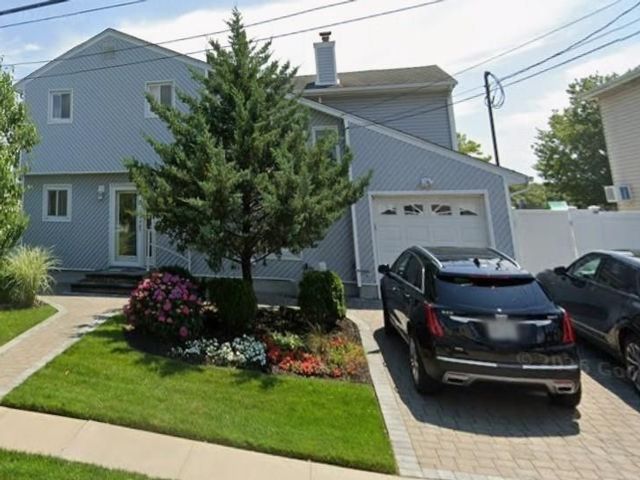  3 BR,  3.00 BTH &nbsp;Splanch style home in Freeport