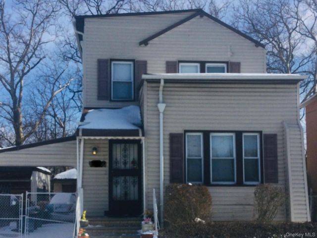  3 BR,  2.00 BTH &nbsp;A-frame style home in Rosedale