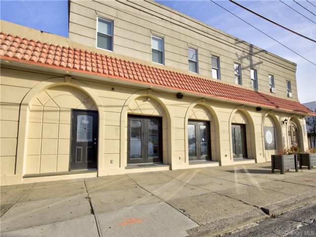  2 BR,  2.00 BTH &nbsp;Other style home in Long Beach