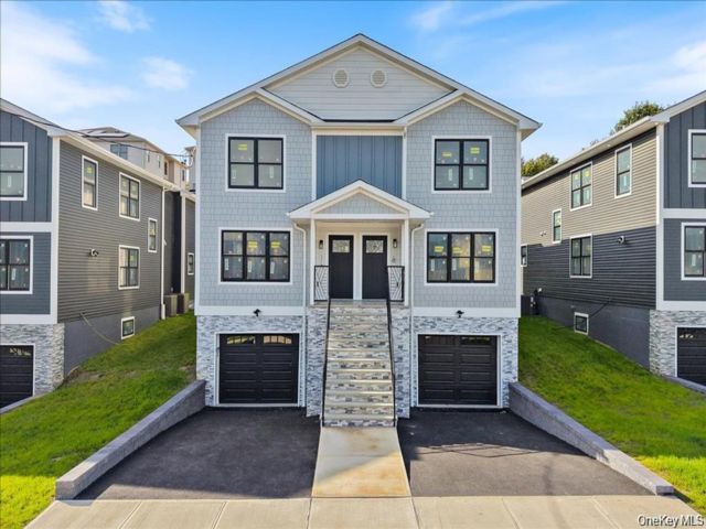  3 BR,  4.00 BTH &nbsp;House style home in Yonkers