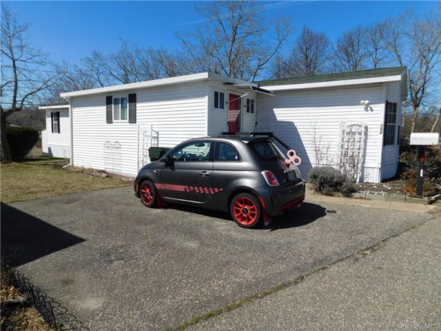  3 BR,  1.00 BTH &nbsp;Other style home in Calverton