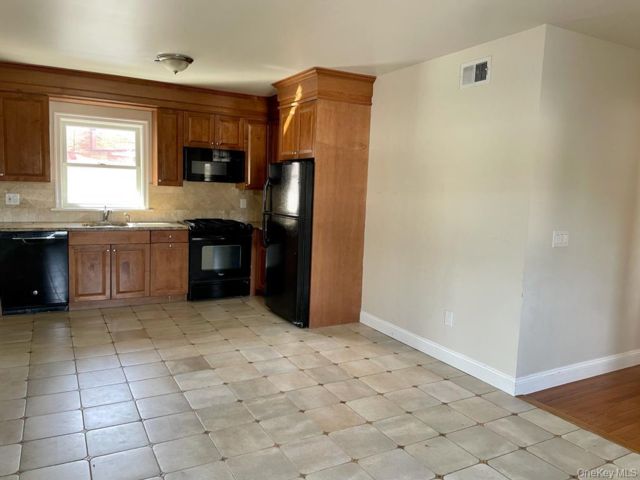  2 BR,  2.00 BTH &nbsp;Contemporary style home in Ossining