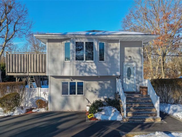  5 BR,  2.00 BTH &nbsp;Hi ranch style home in Holbrook