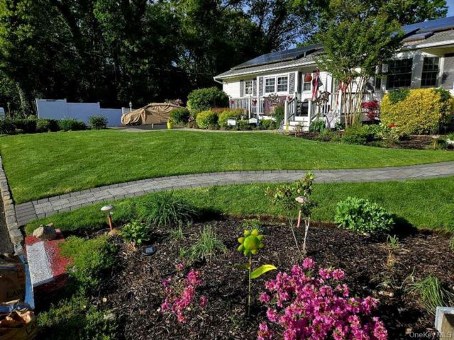  5 BR,  3.00 BTH &nbsp;Exp ranch style home in Ronkonkoma