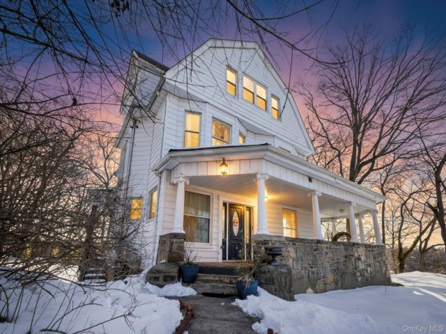  6 BR,  4.00 BTH &nbsp;Victorian style home in Yonkers
