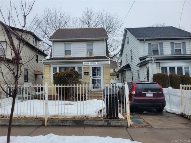  3 BR,  2.00 BTH &nbsp;Colonial style home in Queens Village