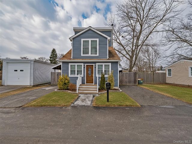  4 BR,  2.00 BTH &nbsp;Colonial style home in Port Jefferson Station