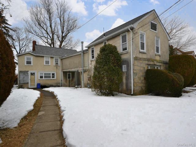 Studio,  4.00 BTH &nbsp;Colonial style home in Freeport