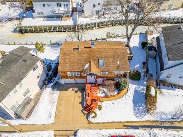  4 BR,  2.00 BTH &nbsp;Hi ranch style home in Freeport