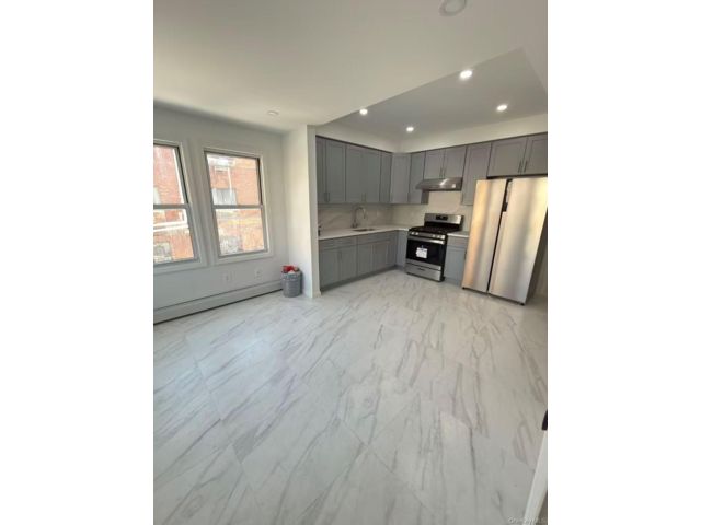  3 BR,  2.00 BTH &nbsp;A-frame style home in Elmhurst