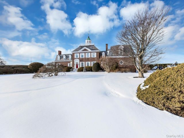  7 BR,  6.00 BTH &nbsp;Colonial style home in Saint James