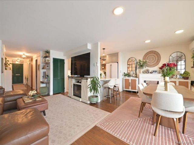  1 BR,  2.00 BTH &nbsp;Condo style home in Lido Beach