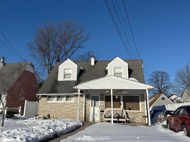  4 BR,  2.00 BTH &nbsp;Cape cod style home in East Rockaway