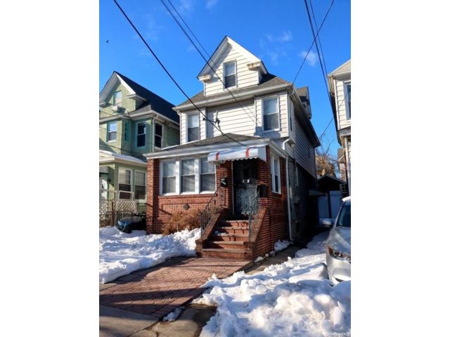  3 BR,  4.00 BTH &nbsp;Other style home in Elmhurst