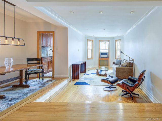 [Forest Hills Real Estate, listing number 7254944]