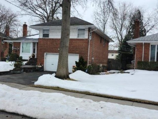 [Westbury Real Estate, listing number 7254969]