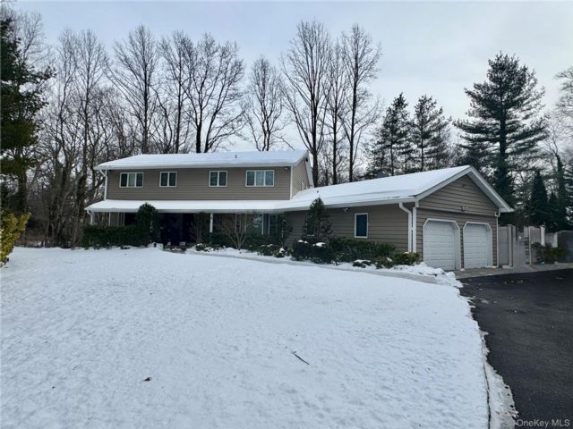  5 BR,  3.00 BTH &nbsp;Colonial style home in Dix Hills