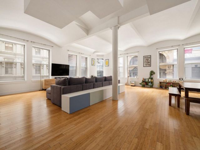  3 BR,  2.00 BTH &nbsp;Condo style home in New York (manhattan)