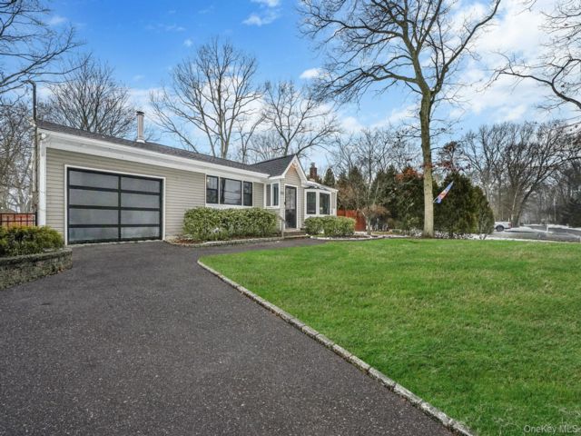  3 BR,  2.00 BTH &nbsp;Ranch style home in Miller Place