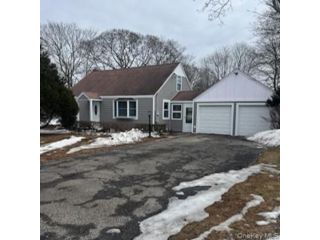  3 BR,  1.00 BTH &nbsp;Cape cod style home in East Patchogue