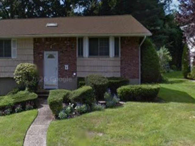  4 BR,  3.00 BTH &nbsp;Raised ranch style home in Jericho