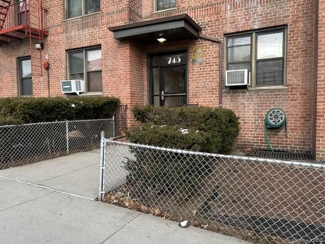 [Wakefield Real Estate, listing number 7255123]