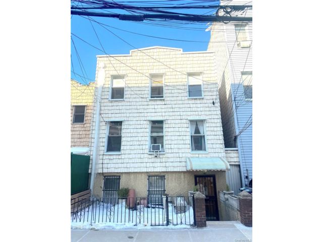  6 BR,  3.00 BTH &nbsp;House style home in Williamsburg