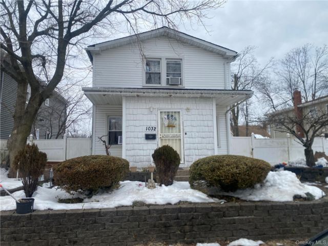  3 BR,  2.00 BTH &nbsp;A-frame style home in Uniondale