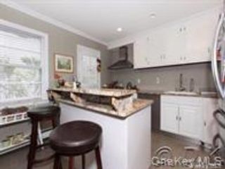  3 BR,  2.00 BTH &nbsp;Traditional style home in Long Beach