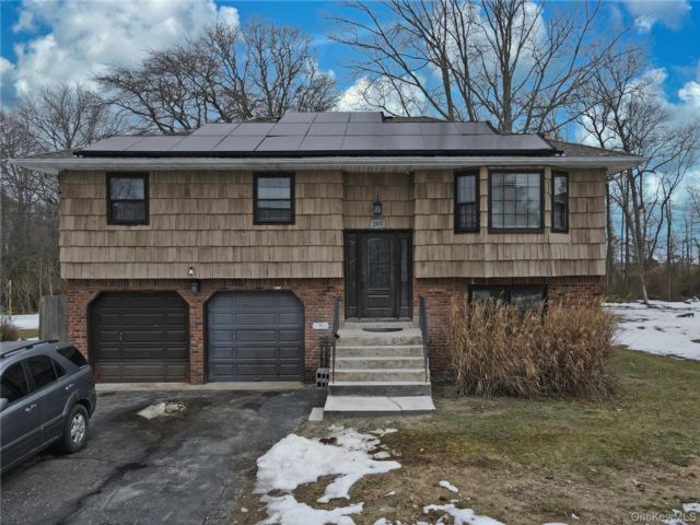  5 BR,  3.00 BTH &nbsp;Hi ranch style home in Oakdale