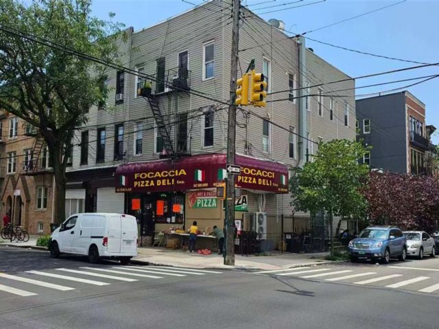 Studio,  0.00 BTH &nbsp;Commercial style home in Ridgewood