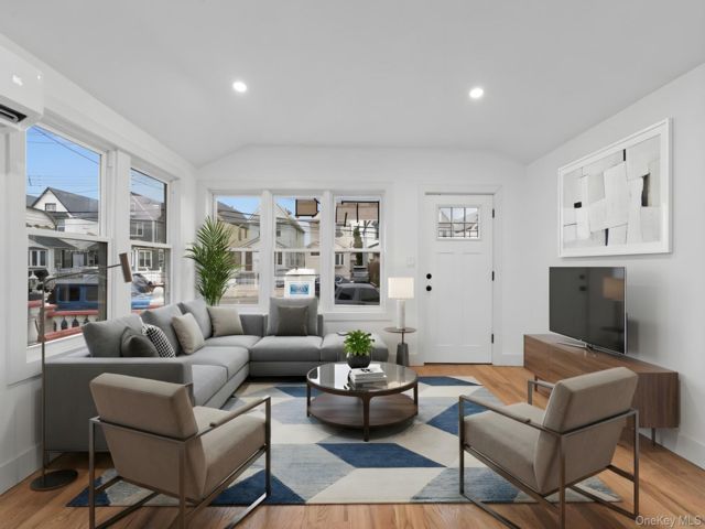  4 BR,  3.00 BTH &nbsp;Colonial style home in South Ozone Park