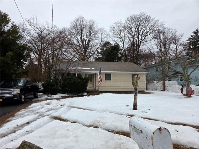  3 BR,  2.00 BTH &nbsp;Ranch style home in Bohemia