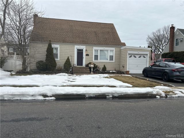  4 BR,  1.00 BTH &nbsp;Cape cod style home in Massapequa