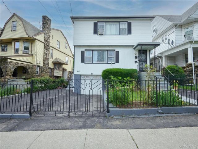  3 BR,  1.00 BTH &nbsp;Contemporary style home in Mount Vernon