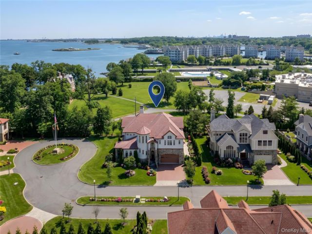  4 BR,  6.00 BTH &nbsp;Colonial style home in New Rochelle