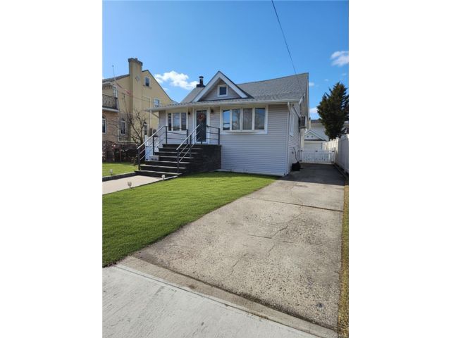 [Howard Beach Real Estate, listing number 7255522]