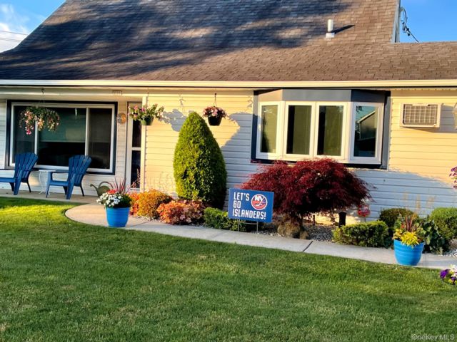  3 BR,  2.00 BTH &nbsp;Exp cape style home in Levittown