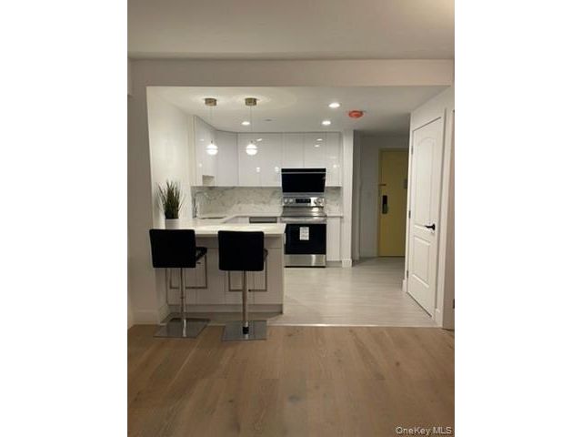 [Woodside Real Estate, listing number 7255713]