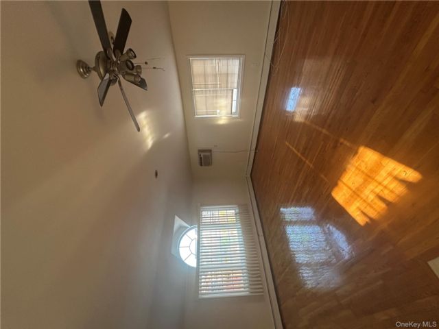  3 BR,  2.00 BTH &nbsp;Colonial style home in Bayside