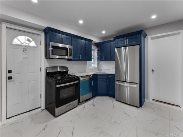  3 BR,  2.00 BTH &nbsp;Other style home in Long Beach