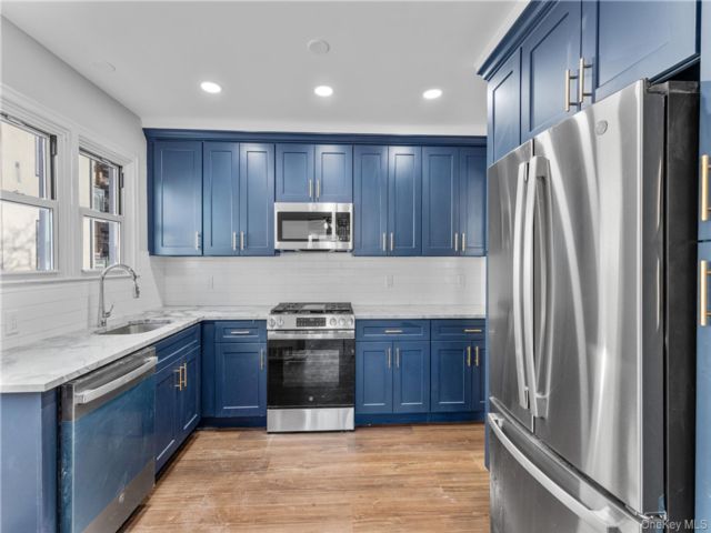  3 BR,  2.00 BTH &nbsp;Other style home in Long Beach