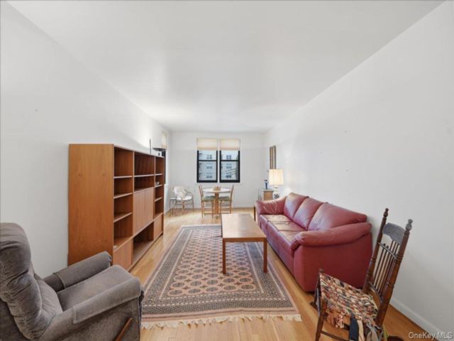 [Kingsbridge Real Estate, listing number 7255791]