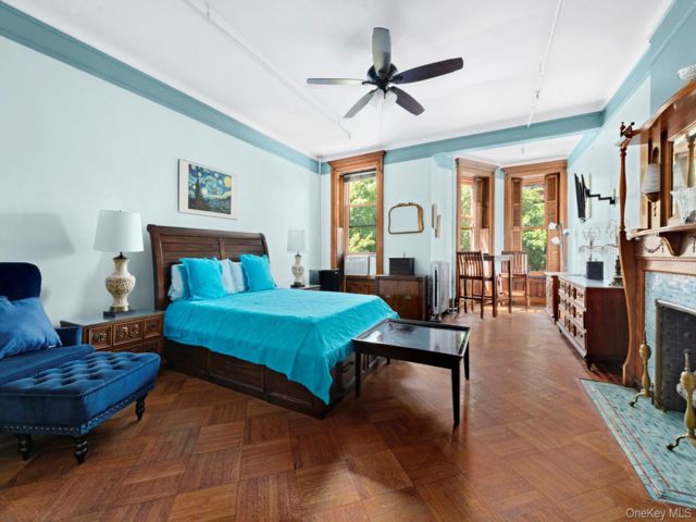  7 BR,  5.00 BTH &nbsp;House style home in New York (manhattan)