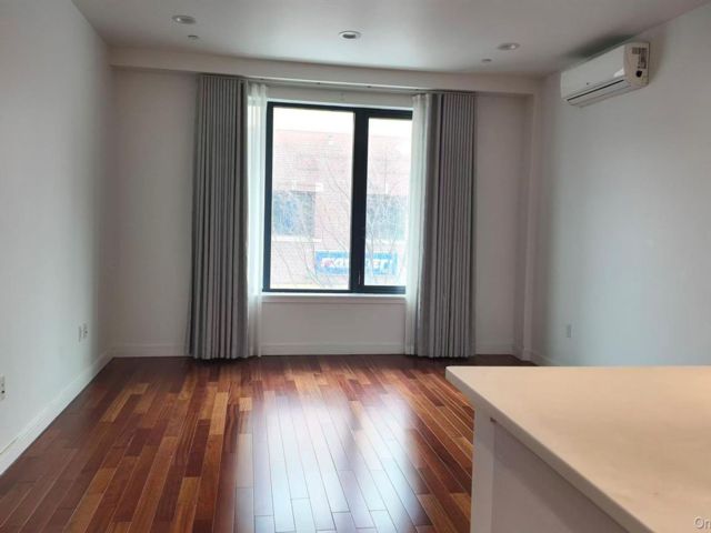  1 BR,  1.00 BTH &nbsp;Other style home in East Elmhurst