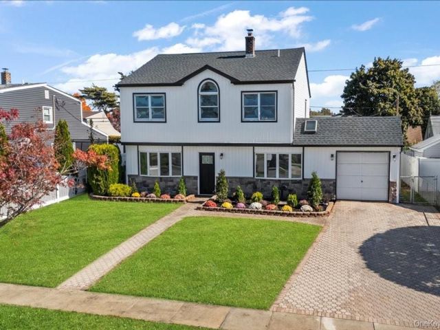 [Levittown Real Estate, listing number 7255860]