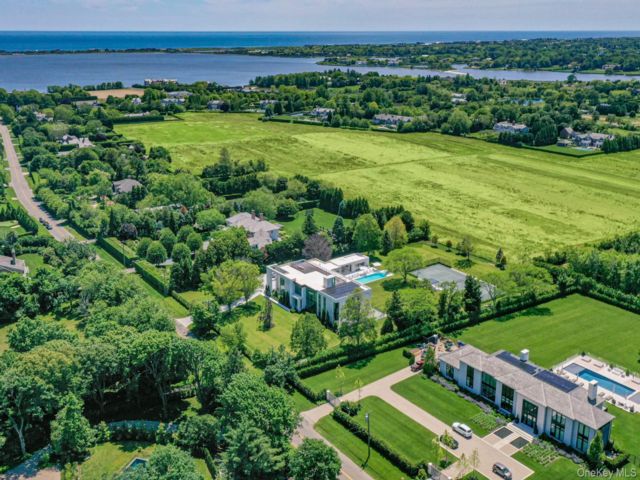 10 BR, 10.00 BTH &nbsp;Other style home in Water Mill