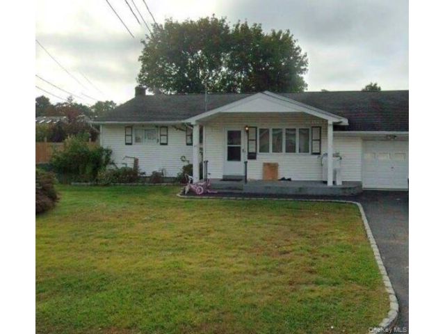 [West Babylon Real Estate, listing number 7255910]